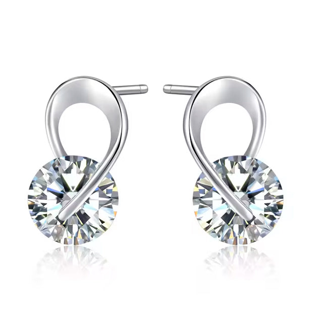 Aretes pendientes en forma de gota Lovora con acabado espejo, mostrando un diseño elegante y brillante sobre fondo blanco.
