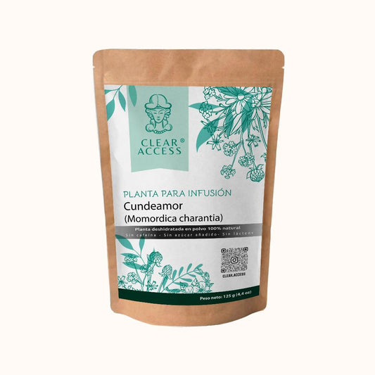 Imagen de un envase con polvo de cundeamor, un polvo de color marrón claro. Este producto proviene de la planta deshidratada de cundeamor, conocida por sus propiedades medicinales y su uso en remedios naturales. Ideal para quienes buscan un suplemento natural para apoyar su salud y bienestar general.